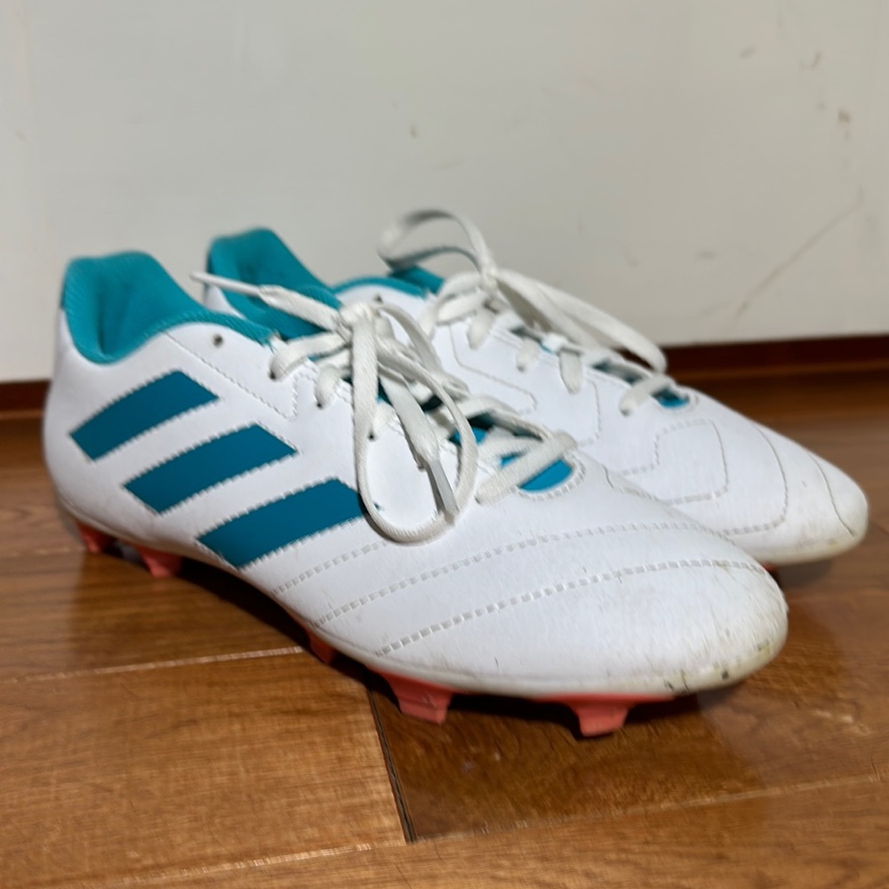 ADIDAS WOMENS SOCCER CLEATS